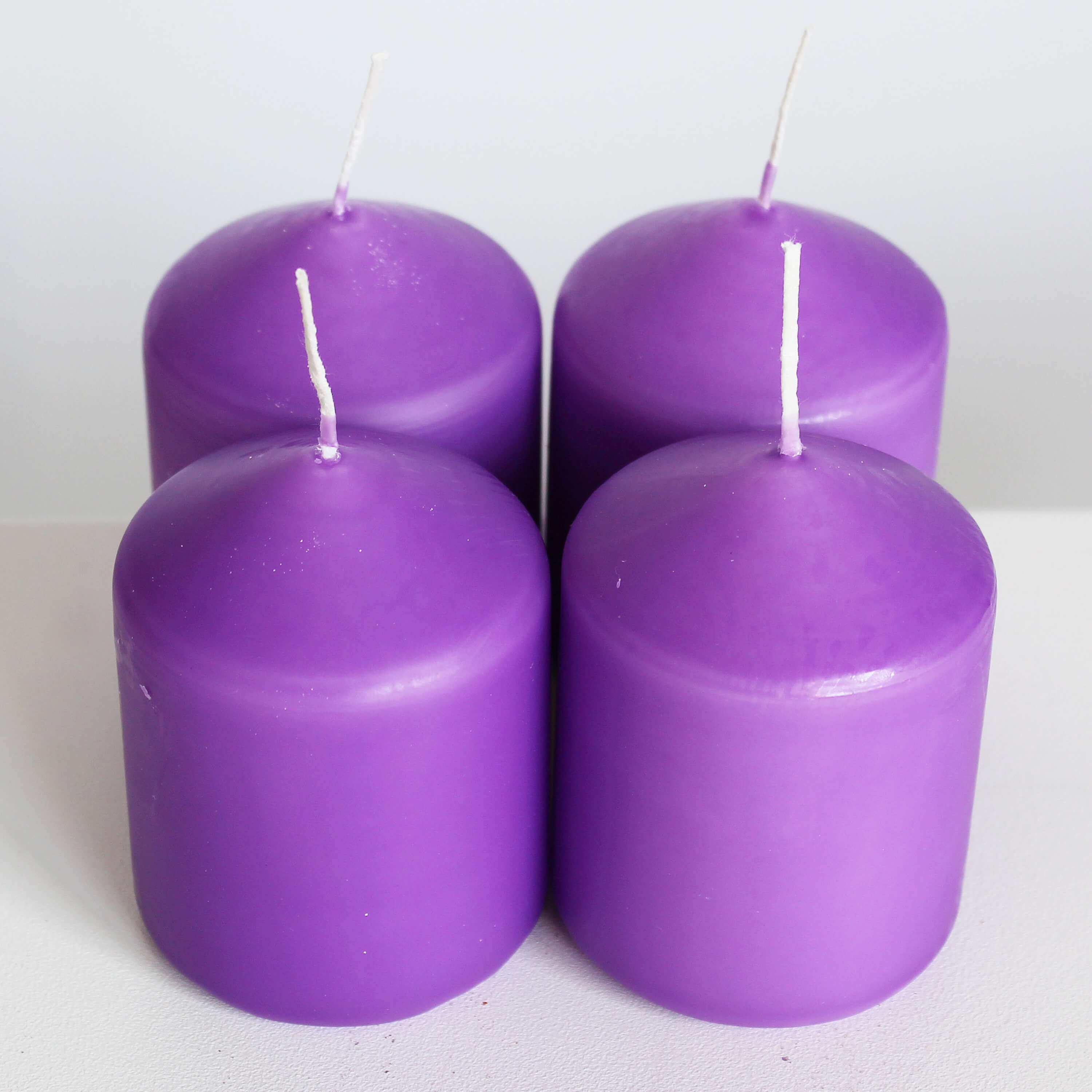 Adventní svíčky pr.60x80mm tmavě fialové